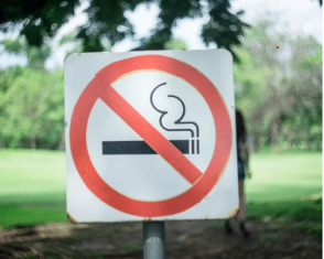 Interdiction de fumer : de nouveaux lieux concernés cet été