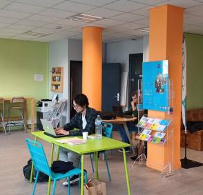 Un espace de travail partagé gratuit pour les jeunes à Lille