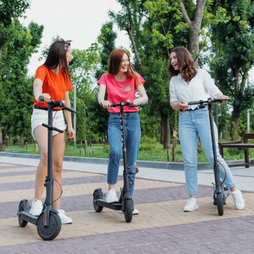 Trottinettes électriques : l'âge minimum pour en conduire relevé à